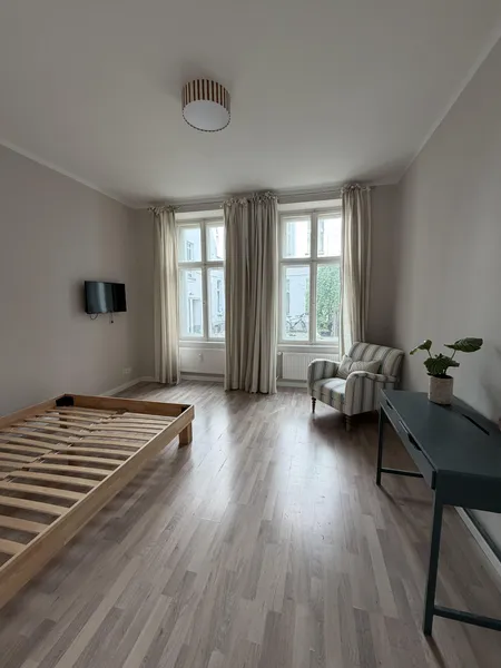 Altbau Juwel mit hohen Decken am Mauerpark — photo 1